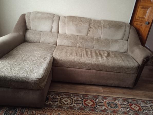 Угловой диван и маленький продажа