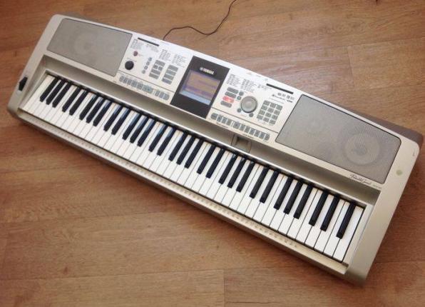 Продам 76-клавишный Yamaha PortableGrand DGX-305