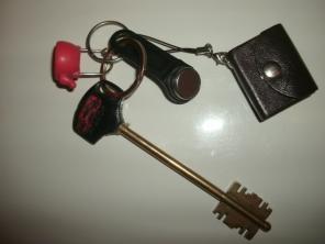 Юдино: Найдена связка ключей и брелоков с фотоизображениями