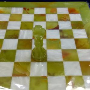 Шахматы оникс мрамор с рамкой из оникса