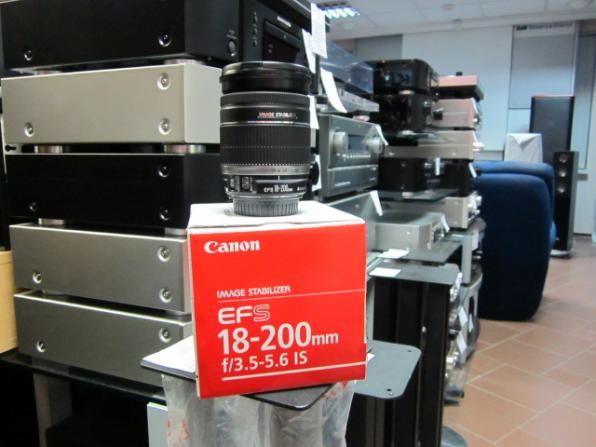 Продам Объектив Canon 18-200 IS