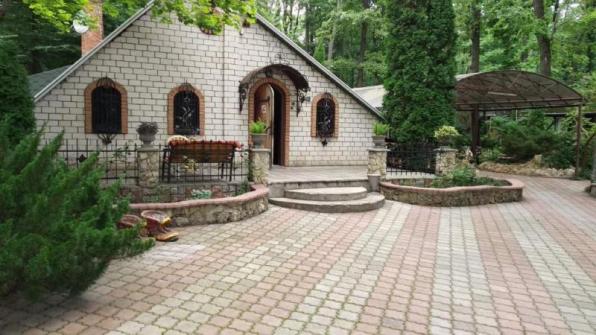 Кафе-бар возле г. Острог, с. Михайловка.