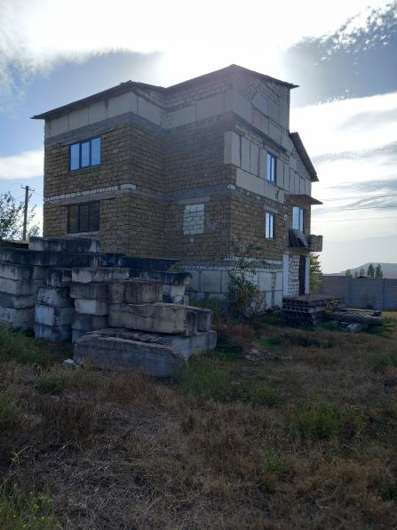 Недострой в красивом месте Крыма