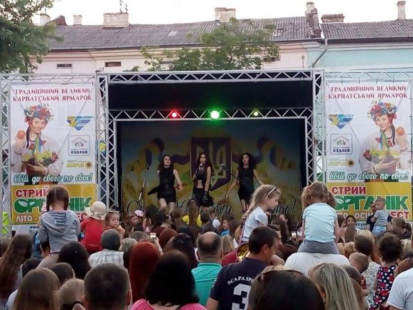 Оренда, прокат концертної мобільної сцени в Західній Україні