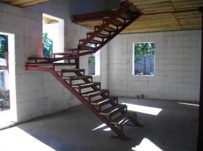 Лестница металлическая с заполнением доски. Изготовление и монтаж.