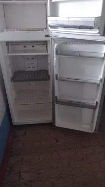 Продам б/у холодильник и газ плиту, всё работает. За все 7000
