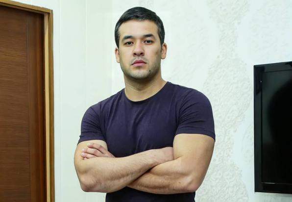 Молодой мужчина для девушек и женщин столицы.