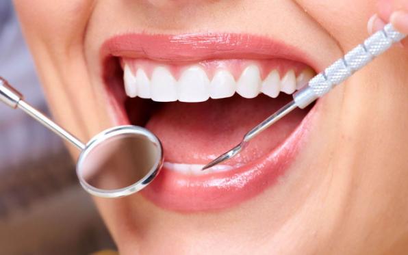 Лечение и чистка зубов в стоматологии