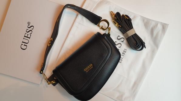 Топовая сумка в стиле известного бренда Guess новая цена 4500р