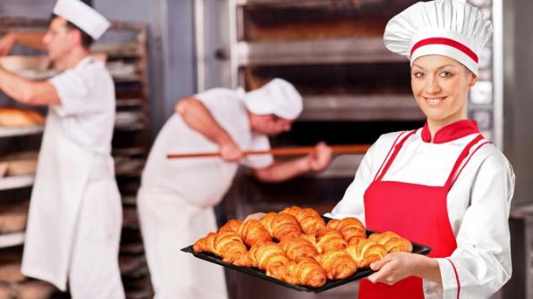 Работник пекарни в Польшу