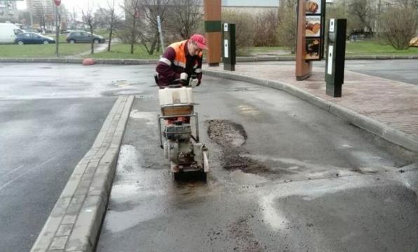 Ямочный ремонт асфальтобетонного покрытия дорог