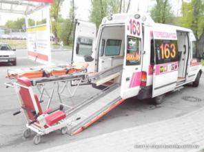 Бережная перевозка лежачих больных на специализированном транспорте.