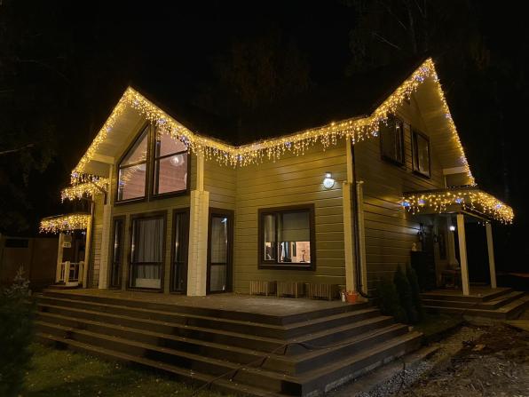 Новогоднее освещение домов, подсветка фасадов