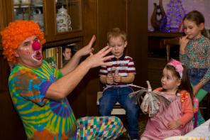 Волшебные фокусы-покусы с весёлыми клоунами Бубликом и Конфеткой