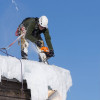 Взыскание ущерба при падении снега и льда с крыши